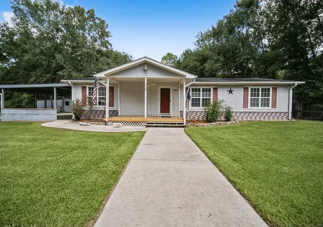 Photo 3 of Single family home for sale at 112 Lone Pine Dr, Huffman, TX 77336 | MLS# 56220057 | Listing updated on 2026-10-07