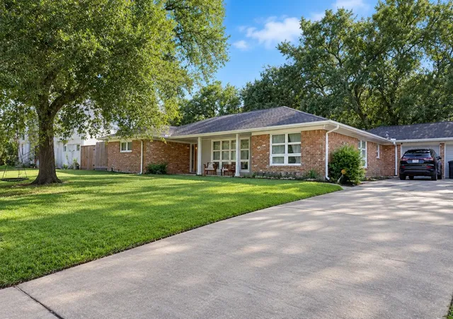 Photo 1 of Single family home for sale at 8426 Braes Blvd, Houston, TX 77025 | MLS# 7442923 | Listing updated on 2026-10-07