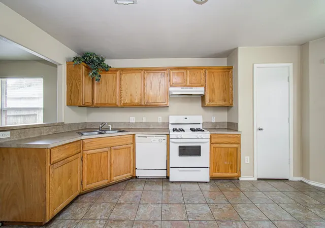 Photo 4 of Single family home for sale at 3910 Ridge Cyn Rd, Baytown, TX 77521 | MLS# 34938947 | Listing updated on 2026-09-08