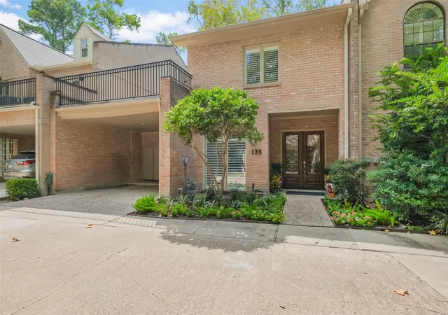 Townhouse for sale at 201 Vanderpool Ln #135, Houston, TX 77024 | MLS# 27498419