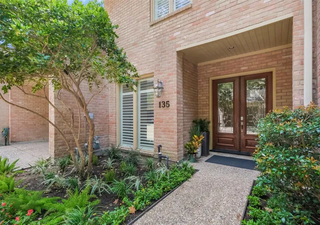 Photo 2 of Townhouse for sale at 201 Vanderpool Ln #135, Houston, TX 77024 | MLS# 27498419 | Listing updated on 2026-09-27