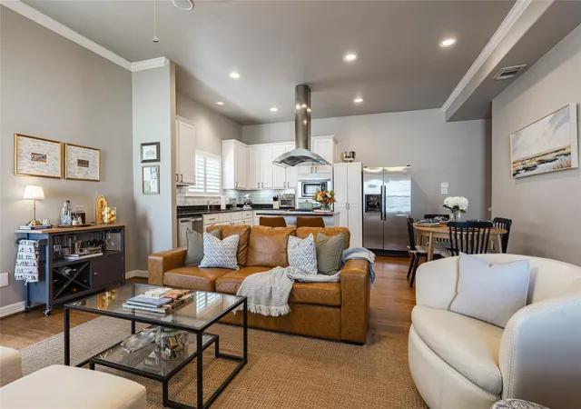 Photo 4 of Single family home for sale at 930 Mckinney Park Ln, Houston, TX 77003 | MLS# 75767628 | Listing updated on 2026-09-23