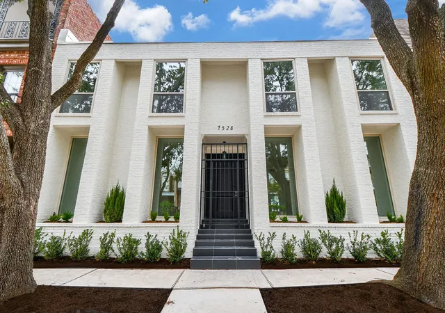 Photo 2 of Townhouse for sale at 7528 Chevy Chase Dr, Houston, TX 77063 | MLS# 91045982 | Listing updated on 2026-09-12