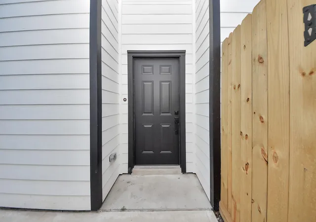 Photo 3 of Single family home for sale at 4407 Mallow St, Houston, TX 77051 | MLS# 14220817 | Listing updated on 2026-09-19