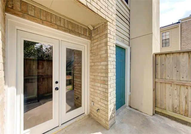 Listing Photo 5 - Condo for sale in building located at 14600 Fonmeadow Dr, Houston, TX 77035 - Unit #800
