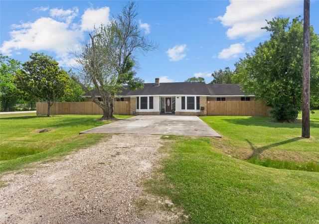 Photo 3 of Single family home for sale at 5001 Texas Ave, La Marque, TX 77568 | MLS# 60815448 | Listing updated on 2026-10-10