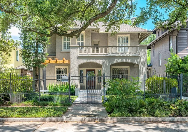 Photo 2 of Single family home for sale at 816 Kipling St, Houston, TX 77006 | MLS# 96959618 | Listing updated on 2026-09-12