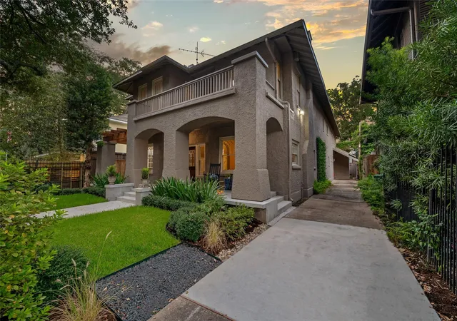 Photo 3 of Single family home for sale at 816 Kipling St, Houston, TX 77006 | MLS# 96959618 | Listing updated on 2026-09-12