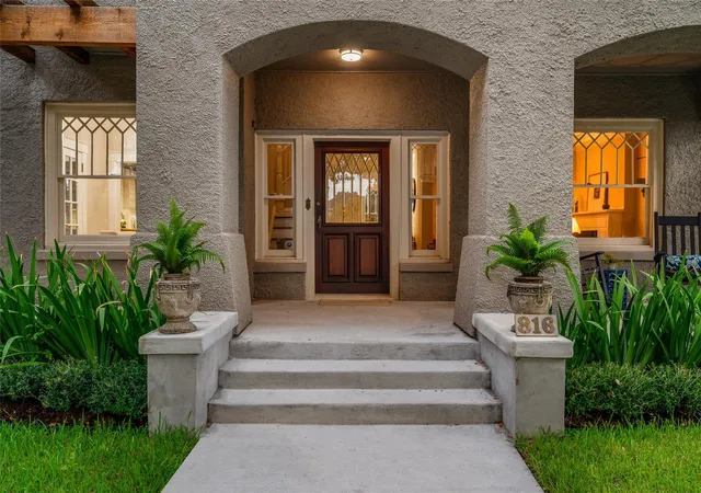 Photo 3 of Single family home for sale at 816 Kipling St, Houston, TX 77006 | MLS# 96959618 | Listing updated on 2026-09-12