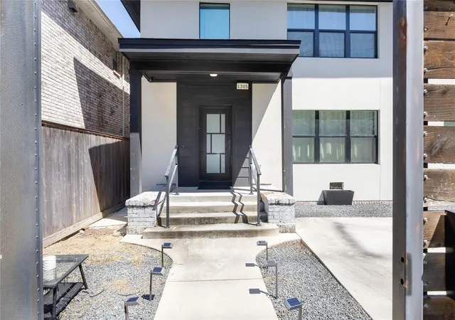 Photo 2 of Multi family home for sale at 1305 Blodgett St, Houston, TX 77004 | MLS# 46740648 | Listing updated on 2026-10-06