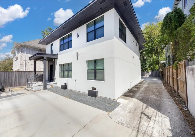 Photo 4 of Multi family home for sale at 1305 Blodgett St, Houston, TX 77004 | MLS# 46740648 | Listing updated on 2026-10-06