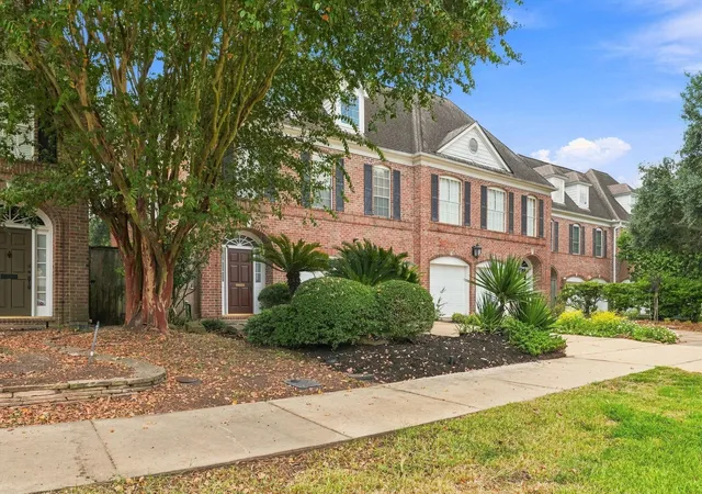Photo 2 of Sale Pending at 5571 Beverlyhill St, Houston, TX 77056 | MLS# 67850343 | Listing updated on 2026-10-05