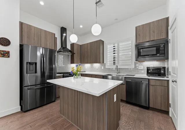 Photo 1 of Single family home for sale at 5827 Dolores St, Houston, TX 77057 | MLS# 88120441 | Listing updated on 2026-10-04