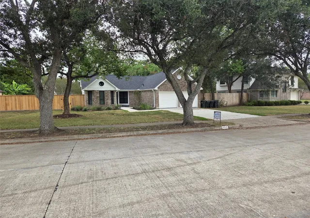 Photo 2 of Single family home for sale at 2915 Great Lakes Ave, Sugar Land, TX 77479 | MLS# 10312913 | Listing updated on 2026-09-17