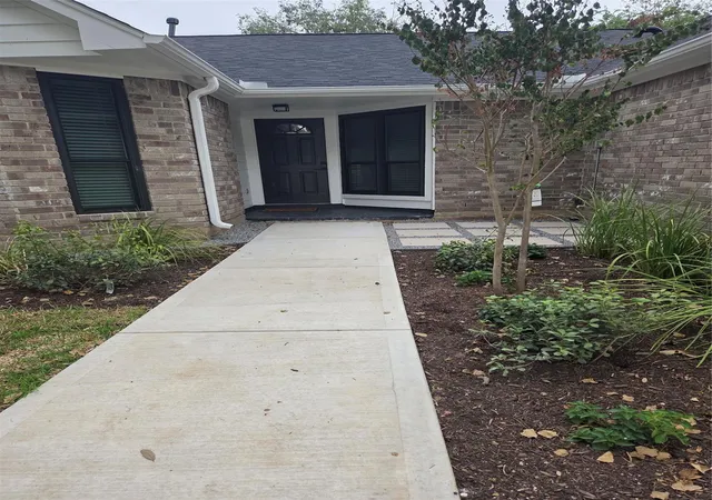 Photo 3 of Single family home for sale at 2915 Great Lakes Ave, Sugar Land, TX 77479 | MLS# 10312913 | Listing updated on 2026-09-17