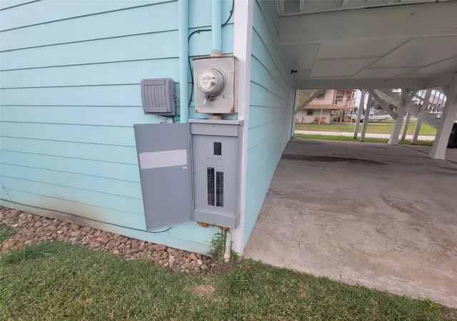 Photo 3 of Single family home for sale at 1010 22nd St, San Leon, TX 77539 | MLS# 93569767 | Listing updated on 2026-09-05
