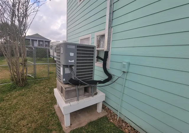 Photo 3 of Single family home for sale at 1010 22Nd St, San Leon, TX 77539 | MLS# 93569767 | Listing updated on 2026-10-04