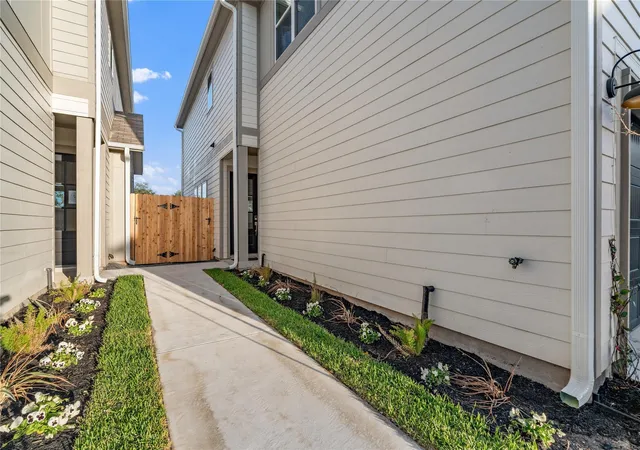 Photo 3 of Multi family home for sale at 6535 6537 Rena St, Houston, TX 77092 | MLS# 73982952 | Listing updated on 2026-09-20