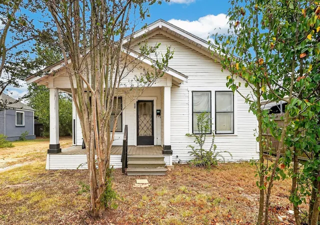 Photo 2 of Single family home for sale at 203 N Haswell Dr, Bryan, TX 77803 | MLS# 82222594 | Listing updated on 2026-09-17