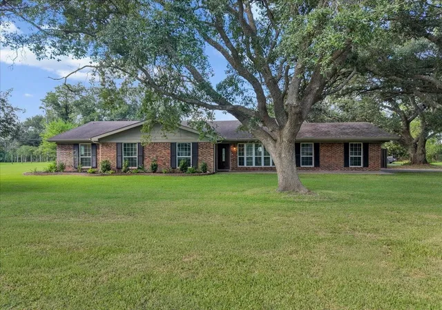 Photo 3 of Sale Pending at 10624 N Morningview, Santa Fe, TX 77510 | MLS# 20554121 | Listing updated on 2026-10-08