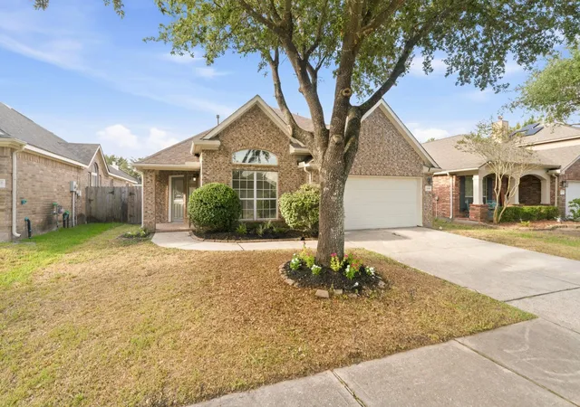 Photo 2 of Sale Pending at 21606 Kings Bnd Dr, Kingwood, TX 77339 | MLS# 67611031 | Listing updated on 2026-09-18