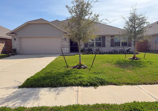 Photo 1 of Sale Pending at 10250 Whitney Reach Dr, Rosharon, TX 77583 | MLS# 78758307 | Listing updated on 2026-09-14
