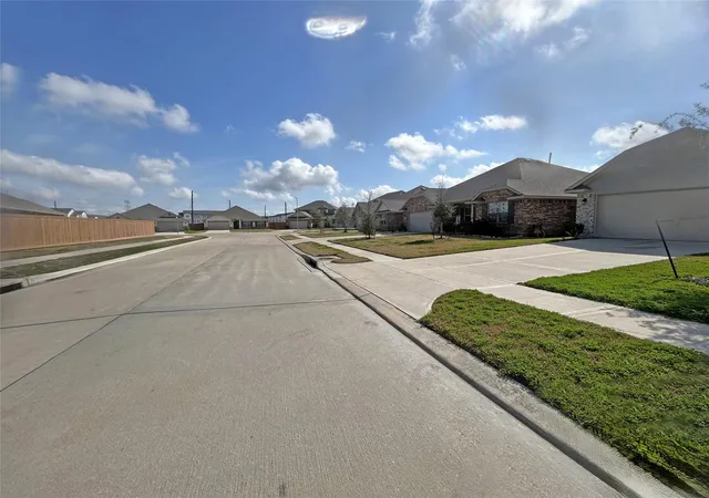 Photo 2 of Sale Pending at 10250 Whitney Reach Dr, Rosharon, TX 77583 | MLS# 78758307 | Listing updated on 2026-09-14