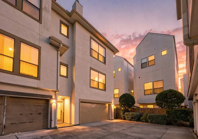Townhouse for sale at 5706 Cornish St #E, Houston, TX 77007 | MLS# 39188855