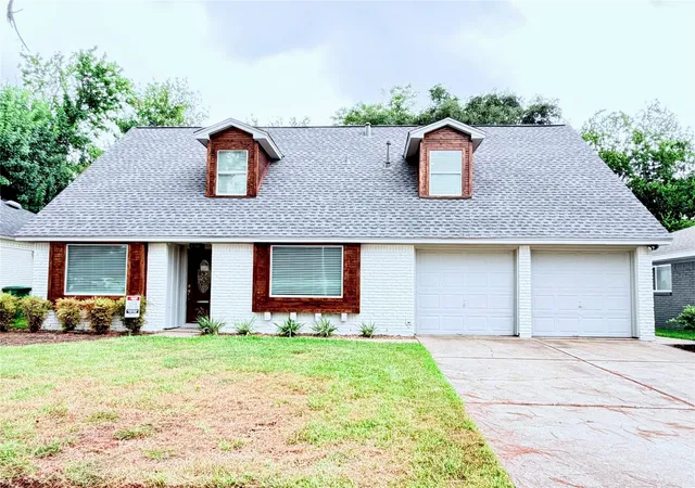 Single family home for sale at 3319 Springrock Ln, Houston, TX 77080 | MLS# 33037593