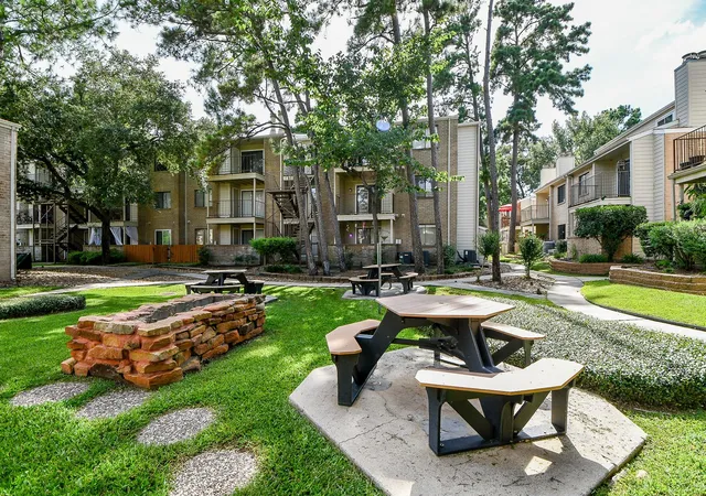 Listing Photo 2 - Condo for sale in building located at 3500 Tangle Brush Dr, The Woodlands, TX 77381 - Unit #14
