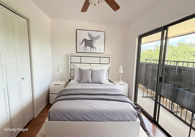 Listing Photo 3 - Condo for sale in building located at 3075 Walnut Bend Ln, Houston, TX 77042 - Unit #36