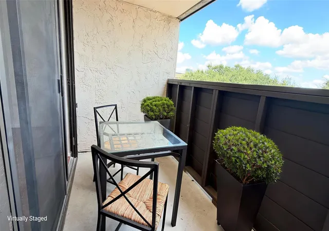 Listing Photo 4 - Condo for sale in building located at 3075 Walnut Bend Ln, Houston, TX 77042 - Unit #36