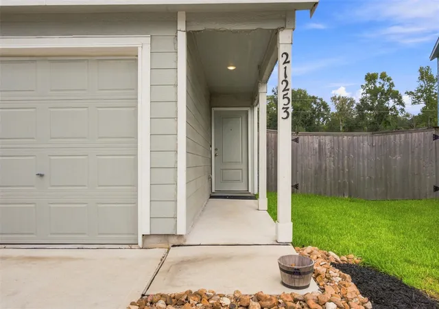 Photo 2 of Single family home for sale at 21253 Carosella Dr, New Caney, TX 77357 | MLS# 85263367 | Listing updated on 2026-09-12