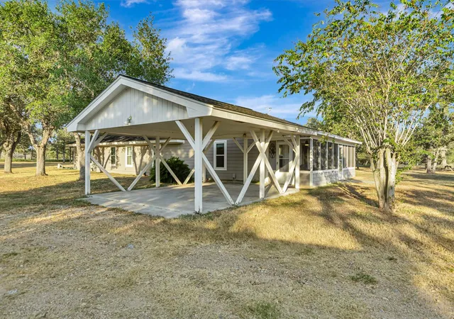 Photo 2 of Single family home for sale at 351 Sulphur Ests Rd, Victoria, TX 77905 | MLS# 82414324 | Listing updated on 2026-09-03