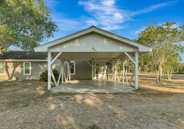 Photo 2 of Single family home for sale at 351 Sulphur Ests Rd, Victoria, TX 77905 | MLS# 82414324 | Listing updated on 2026-09-03