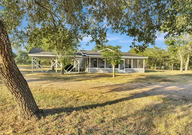 Photo 4 of Single family home for sale at 351 Sulphur Ests Rd, Victoria, TX 77905 | MLS# 82414324 | Listing updated on 2026-09-03