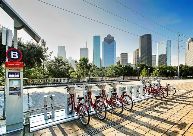 Photo 4 of Single family home for sale at 5905 Holly St, Houston, TX 77074 | MLS# 26545774 | Listing updated on 2026-09-10