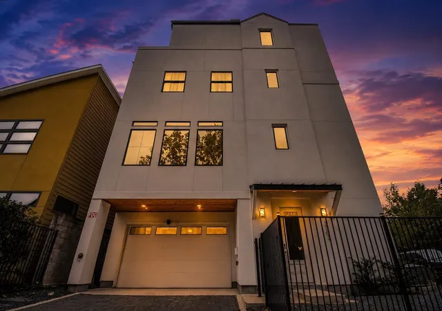 Photo 1 of Single family home for sale at 2303 Yupon St, Houston, TX 77006 | MLS# 84321963 | Listing updated on 2026-09-03