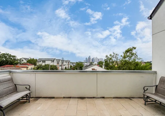 Photo 2 of Single family home for sale at 2303 Yupon St, Houston, TX 77006 | MLS# 84321963 | Listing updated on 2026-09-03