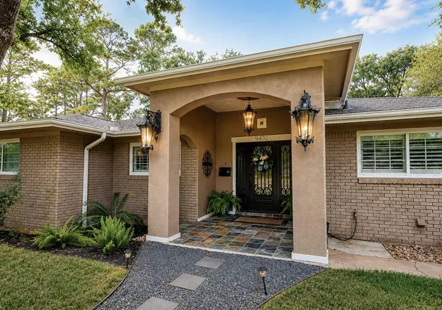 Photo 2 of Single family home for sale at 9402 Crispin Ln, Houston, TX 77080 | MLS# 43161040 | Listing updated on 2026-09-05