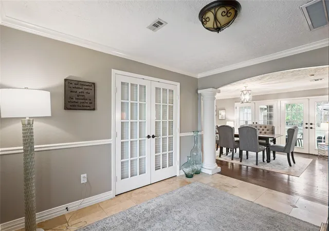 Photo 3 of Single family home for sale at 9402 Crispin Ln, Houston, TX 77080 | MLS# 43161040 | Listing updated on 2026-09-05