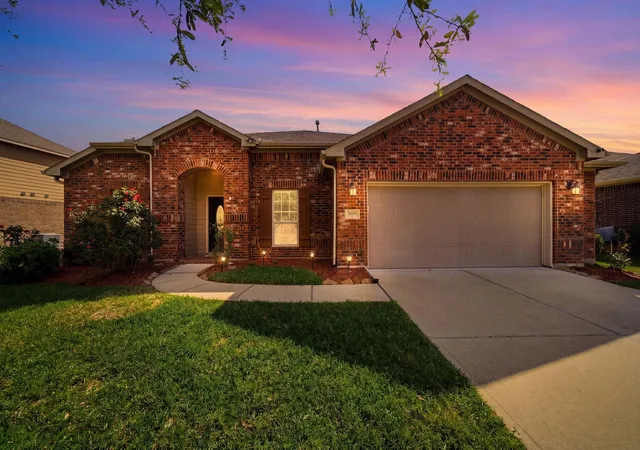 Photo 2 of Single family home for sale at 7618 Willow School Dr, Spring, TX 77389 | MLS# 40794428 | Listing updated on 2026-09-12