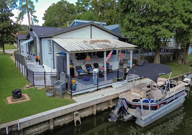 Photo 2 of Single family home for sale at 14174 Shadow Bay Dr, Willis, TX 77318 | MLS# 11305083 | Listing updated on 2026-10-09