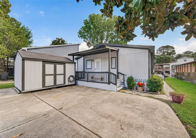 Photo 3 of Single family home for sale at 14174 Shadow Bay Dr, Willis, TX 77318 | MLS# 11305083 | Listing updated on 2026-10-09