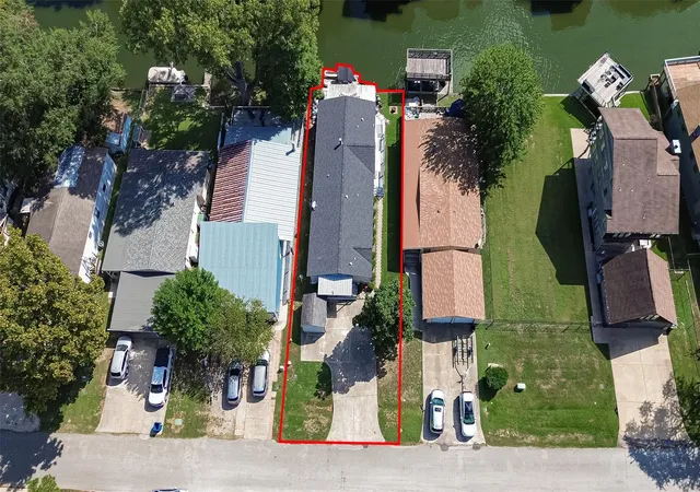 Photo 3 of Single family home for sale at 14174 Shadow Bay Dr, Willis, TX 77318 | MLS# 11305083 | Listing updated on 2026-10-09