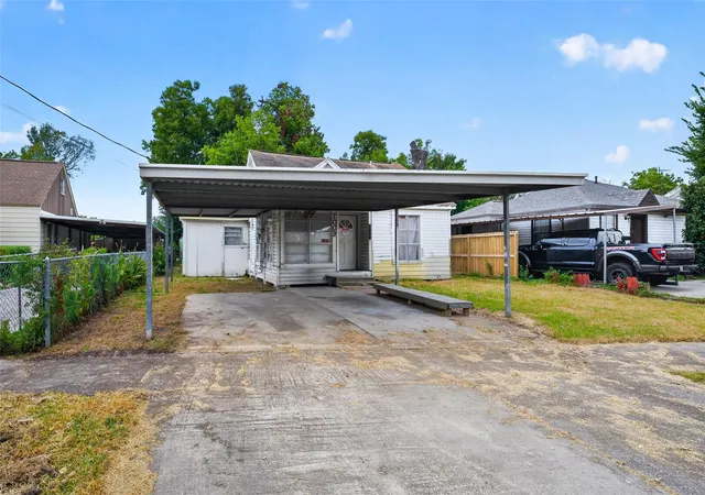 Photo 1 of Single family home for sale at 7003 Myrtle St, Houston, TX 77087 | MLS# 9534324 | Listing updated on 2026-09-11