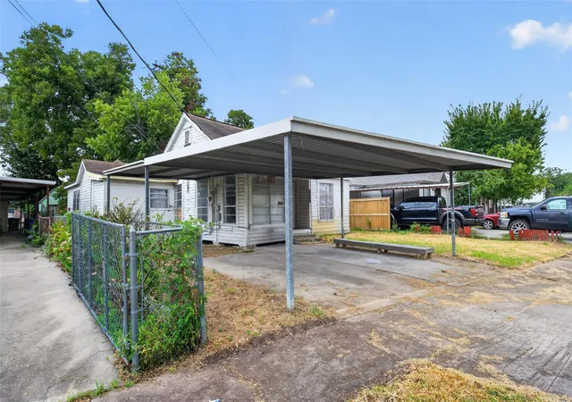 Photo 2 of Single family home for sale at 7003 Myrtle St, Houston, TX 77087 | MLS# 9534324 | Listing updated on 2026-09-11