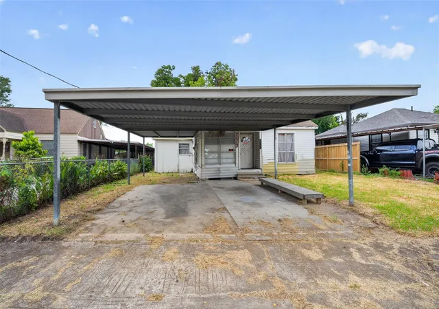 Photo 3 of Single family home for sale at 7003 Myrtle St, Houston, TX 77087 | MLS# 9534324 | Listing updated on 2026-09-11