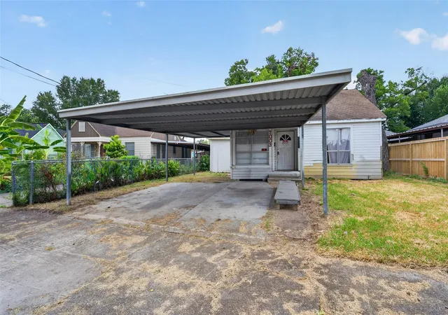 Photo 4 of Single family home for sale at 7003 Myrtle St, Houston, TX 77087 | MLS# 9534324 | Listing updated on 2026-09-11