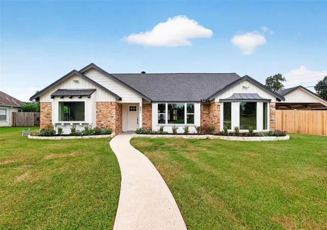 Photo 1 of Single family home for sale at 401 Shirleen Dr, Seabrook, TX 77586 | MLS# 35346500 | Listing updated on 2026-09-17